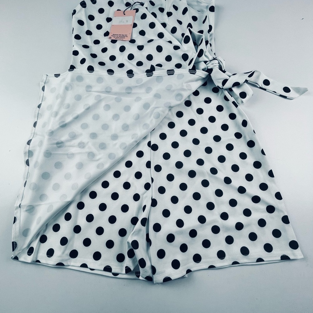 WRAP TIE SKORT POLKA DOT PLAYSUIT
Colour. WHITE - Picture 2 of 5